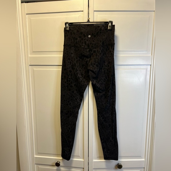 Hey Nuts Women’s Leopard Print Leggings Size Medium (8-10) Color Black/Gray - Picture 4 of 11